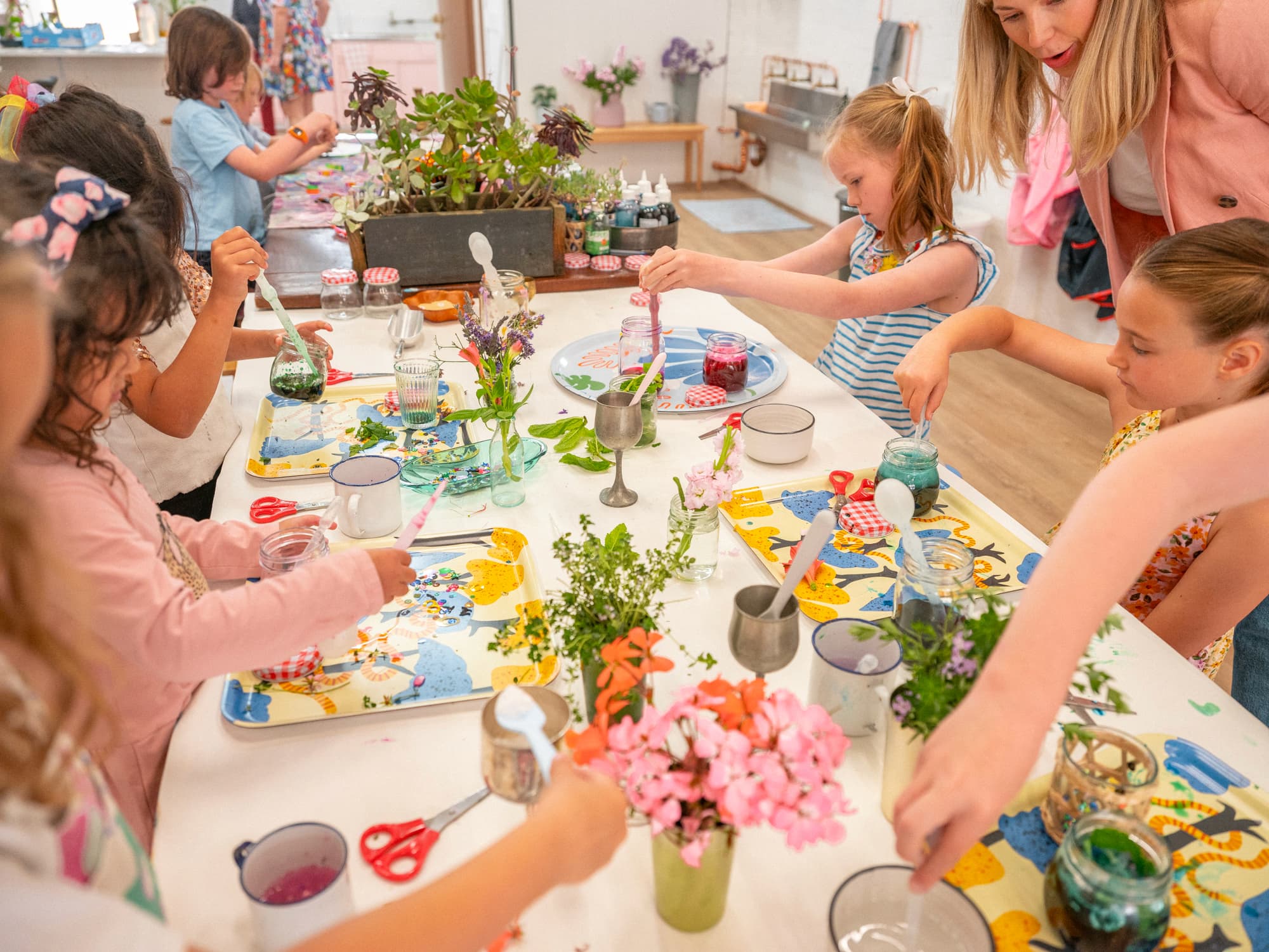 Children creating art together at the Smudge studio table.