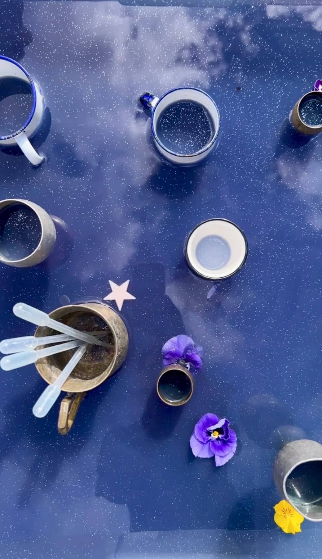 Night sky sensory tray